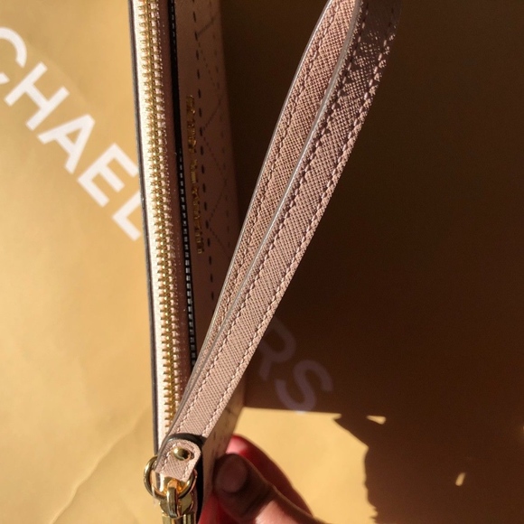 LAST 1 LEFT  Michael Kors Large Zip Clutch Ballet - Picture 4 of 7